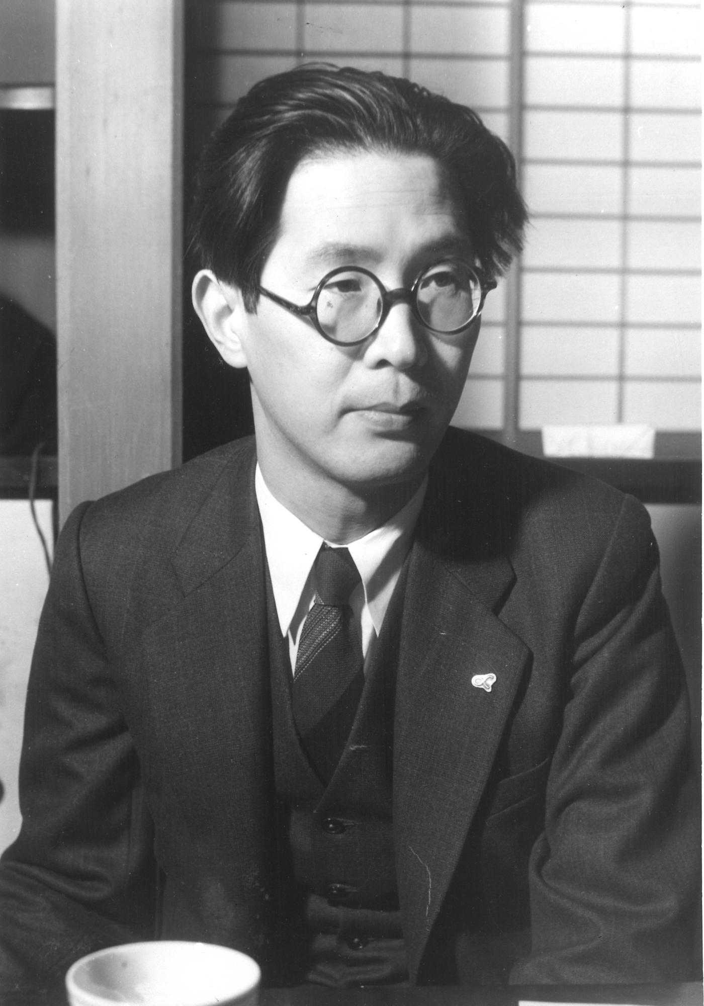 石田波郷(鶴句会 昭和28年11月 於如水会館)